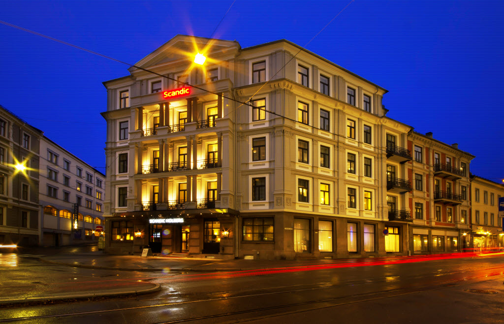 Copyright: Tord-Erik Andresen Hotellfasaden i kveldsbelysning, Scandic Holberg
